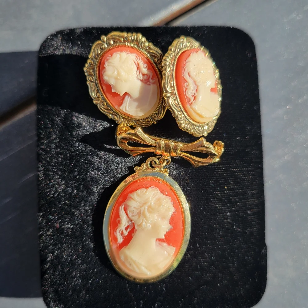 Elegant Cameo Demi Parue ~ Brooch & Pierced Earrings ~ Pretty! ~ Vintage Style